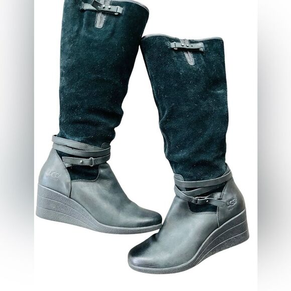 UGG AUSTRALIA Lesley 1005266
Side Zip Black Suede Tall Wedge
Boots Size 10. - Picture 8 of 11